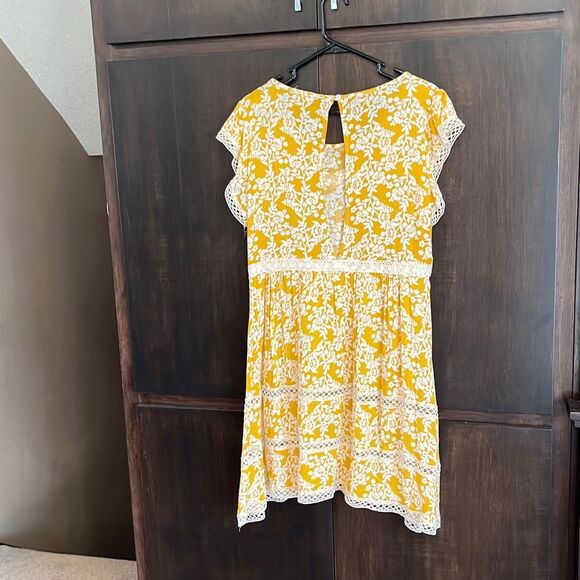 POL Yellow White Crochet Detail Dress Size Medium - Picture 4 of 7